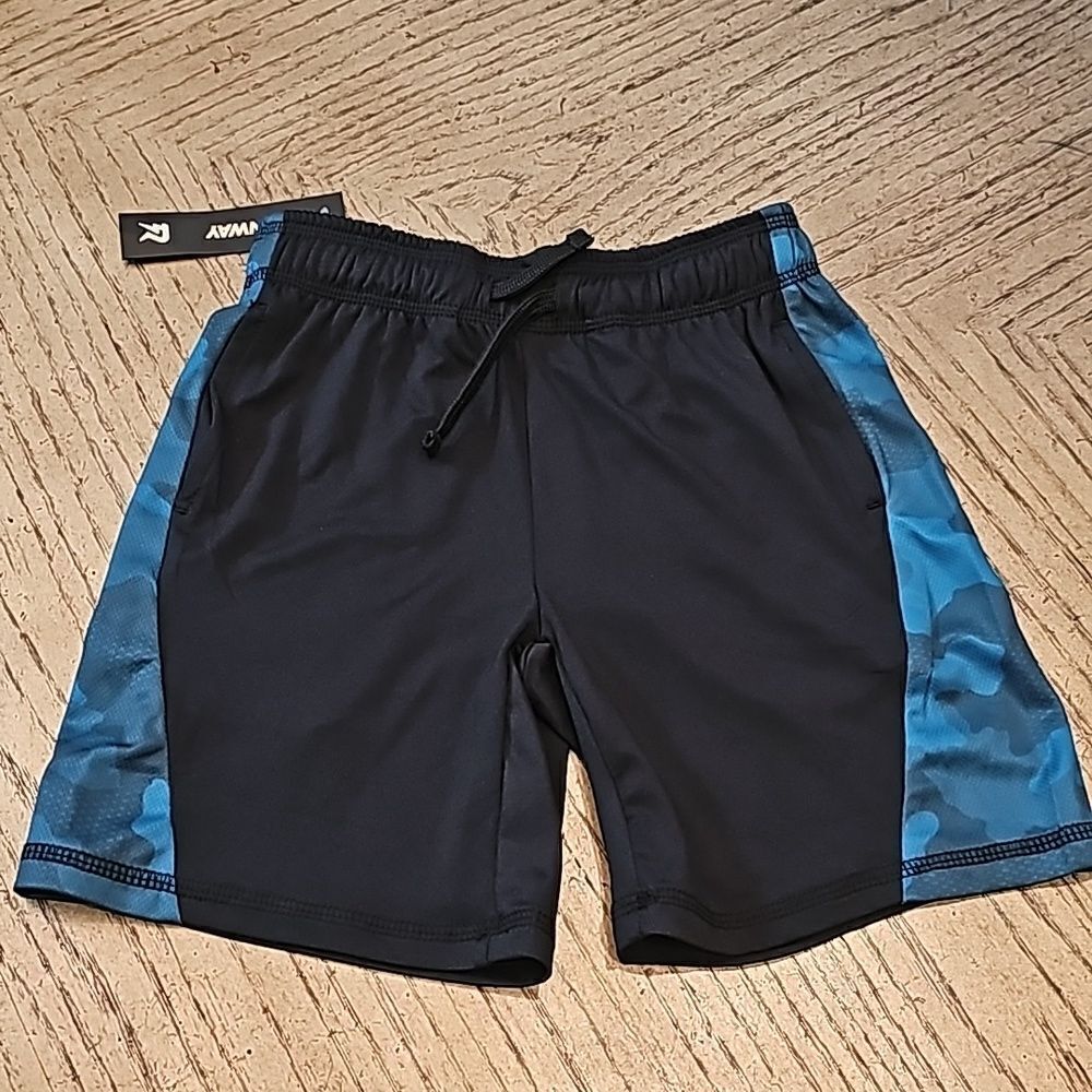 Boys quick dry shorts size 5 NWT